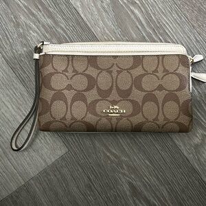 Coach clutch/wristlet
